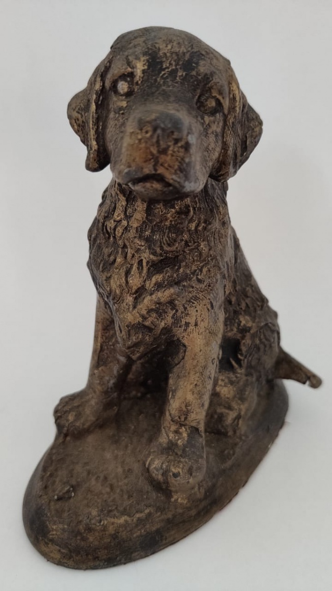 Escultura em petit bronze representando cão med 13 cen