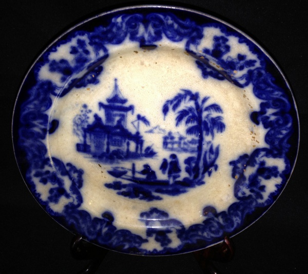 Borrão Lindo prato em porcelana marca não identificada