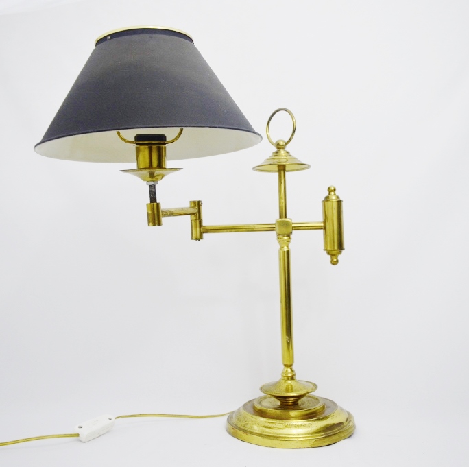 Grande luminária estilo inglês em metal dourado braço a