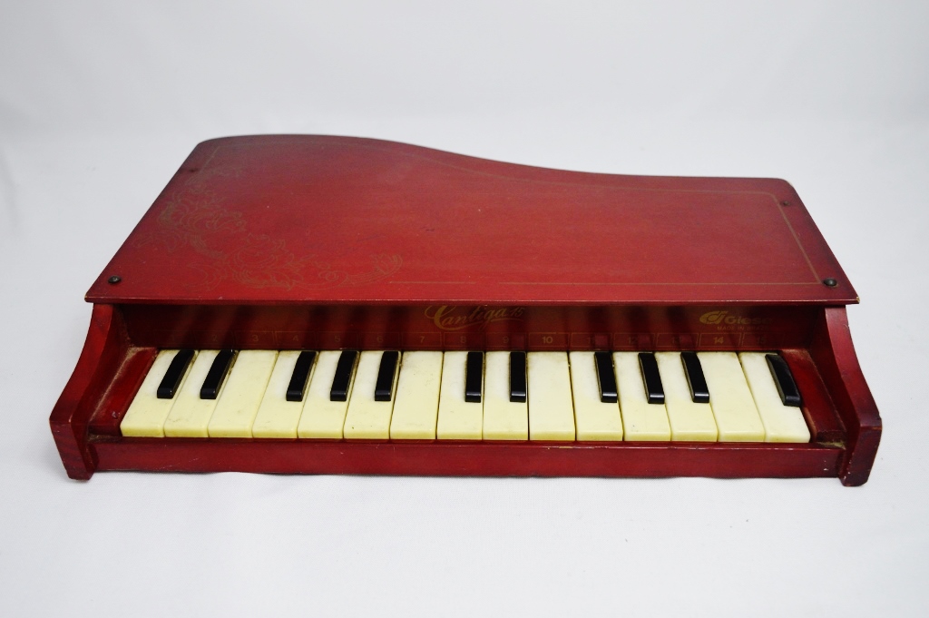 BRINQUEDO - Antigo piano infantil da marca GIESE cantig