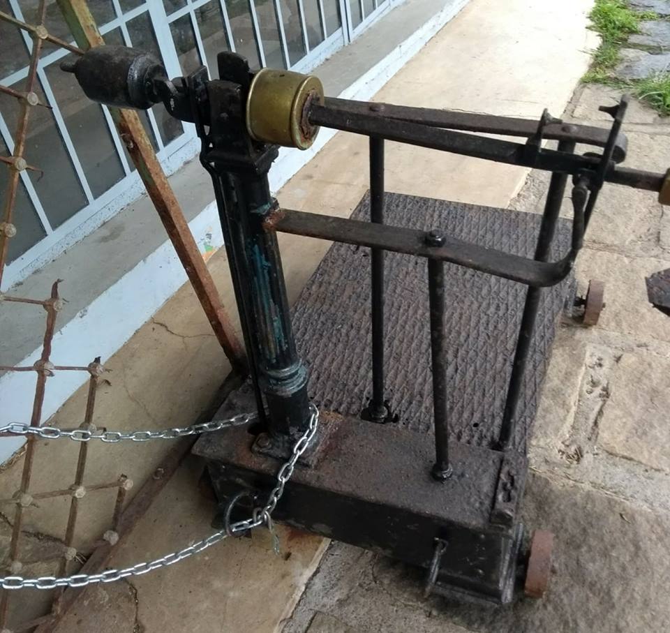 Grandiosa e Antiga Balança de Fazenda em Ferro, No Esta