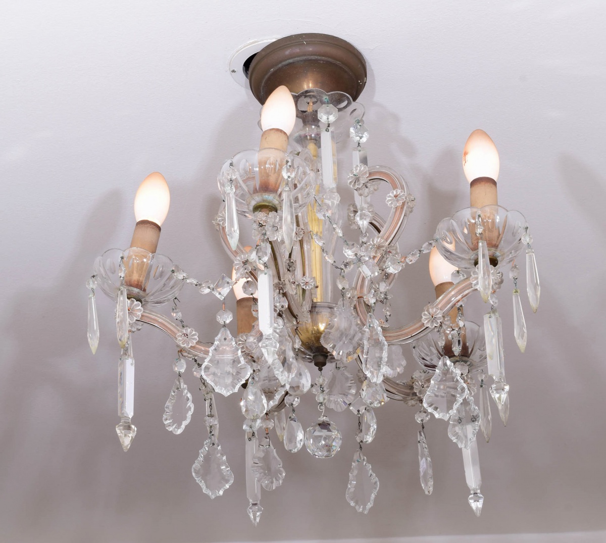 Antigo lustre estilo Maria Thereza, armação, braços e
