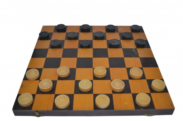 Antigo tabuleiro para jogo de dama, em madeira, com dois compartimentos