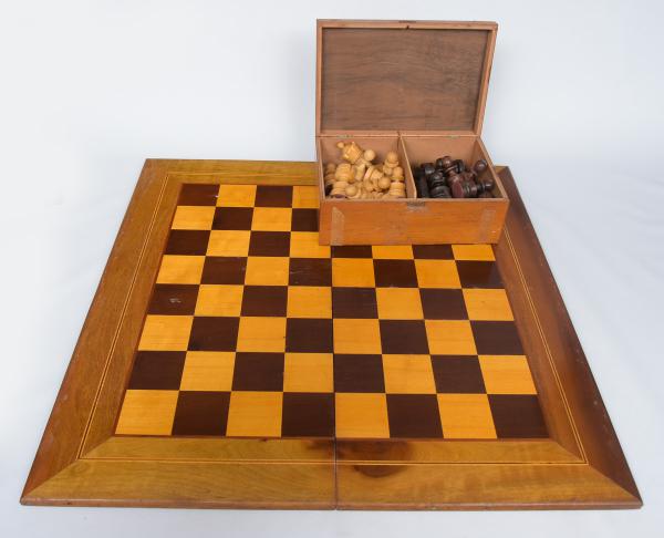 Tabuleiro de xadrez de madeira. - Galeria Alphaville