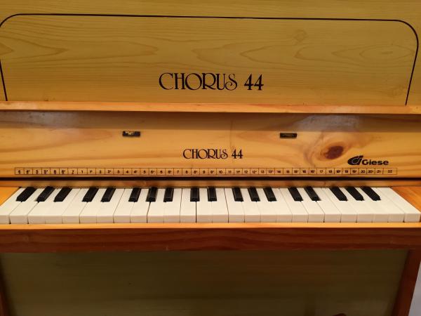 RETIRADA SOMENTE NO LOCAL. ANTIGO PIANO INFANTIL - Marca: Giese