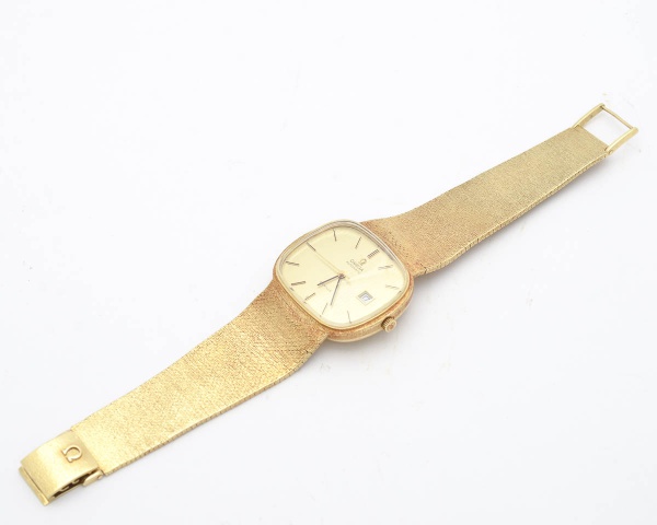 Relógio masculino, da marca OMEGA, em ouro, 18 k, contrastado, comprimento  comprimento 19,8 cm, pes