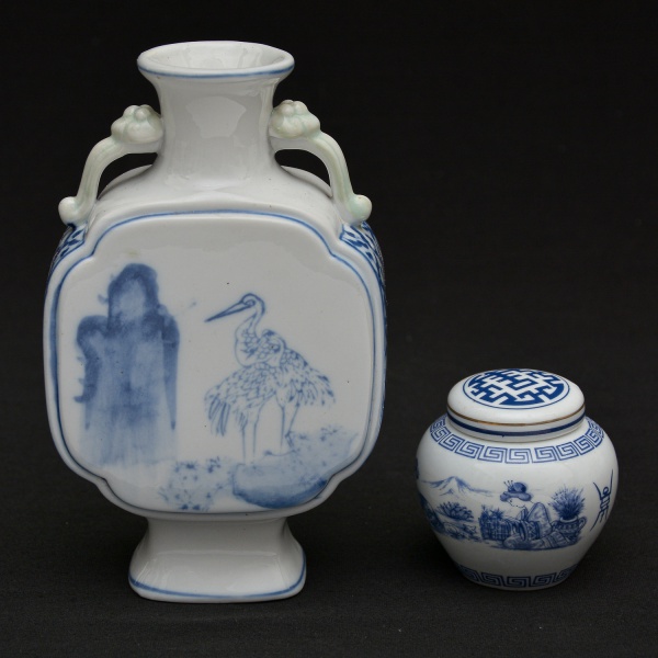 Arte . Três bandeijinhas retangulares de porcelana. Duas de po foto 2