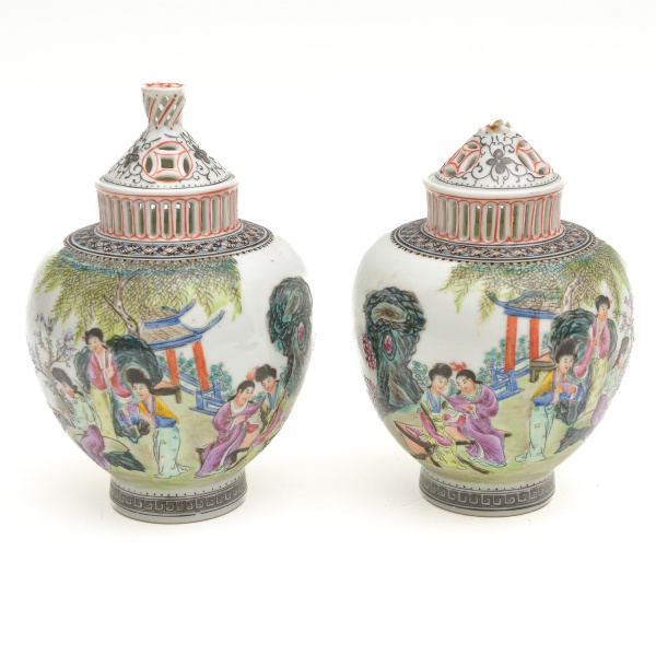 Arte . Duas jarras de miniatura em porcelana. Tamanhos e decor foto 6