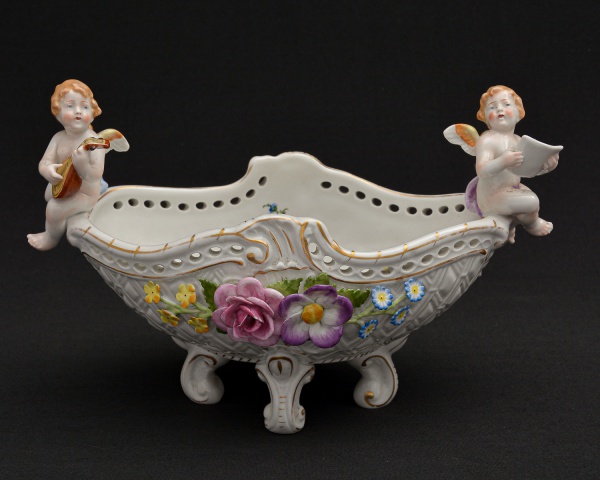 Arte . Centro de mesa de porcelana alemã de Dresden, sobre fun foto 1