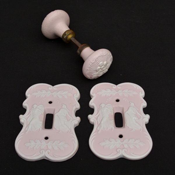 Arte . Boneca com cabeça, mãos e pés de biscuit. Vestimentas n foto 2