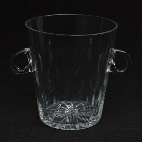 Arte . Garrafa de cristal azul e branco transparente. Corpo no foto 7