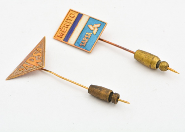 Arte . Dois pingentes de ouro 18 k, modelo mina com pedras col foto 3