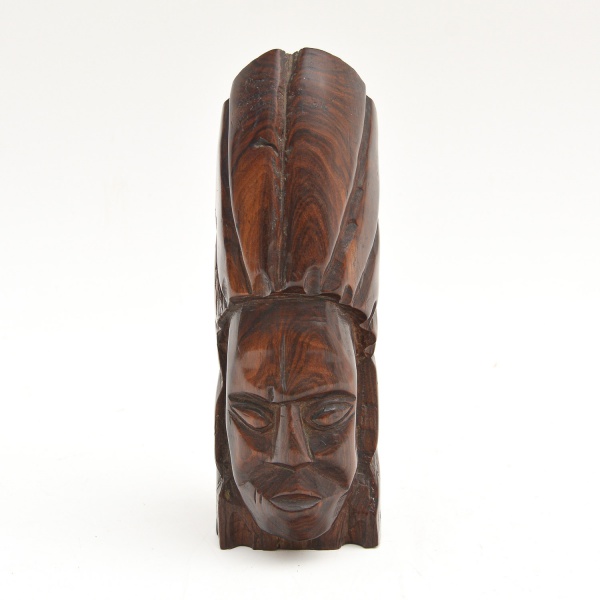Arte . Escultura de faiança na cor creme representando Buda. D foto 6