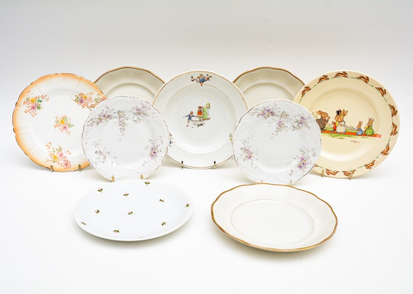 Arte . Ânfora de porcelana. Base redonda. Corpo no formato de foto 8