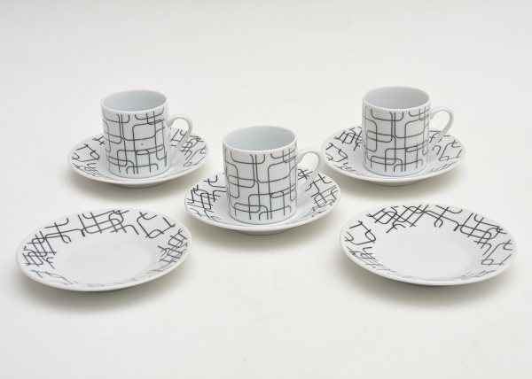 Arte . Pote de porcelana com tampa. Formato redondo. Decoração foto 2