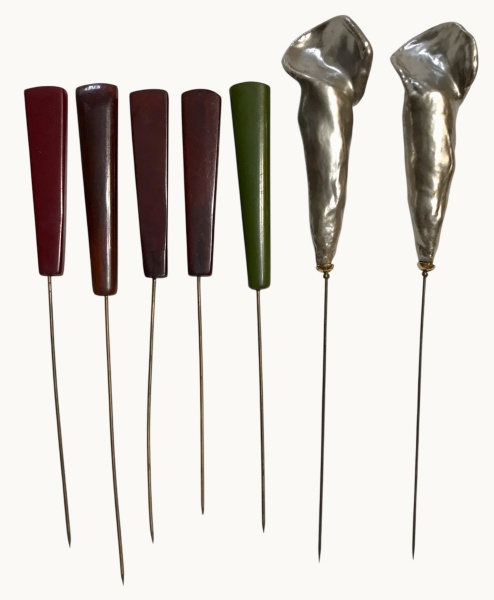 Arte . - 1396 - 4 ALFINETES PARA CHAPÉUS CONFECCIONADOS EM MET foto 5