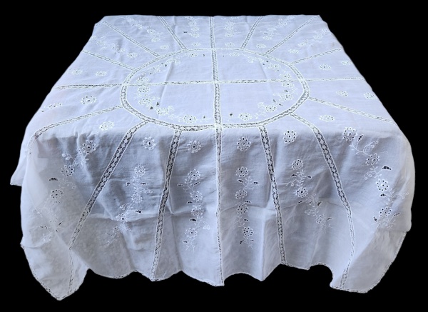 Arte . - 4567 - 2 TOALHAS DE MESA EM LINHA BORDADA - DECORADOS foto 8