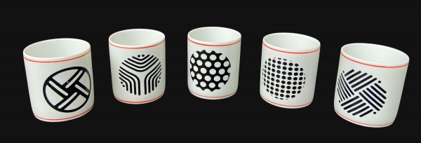Arte . - CCCXXVIII - 6 XÍCARAS DE CAFÉ COM PIRES DECORADAS COM foto 2