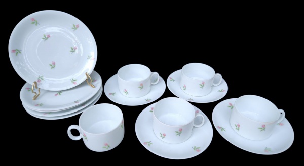 Arte . - CCXCIII - 4 XÍCARAS DE CAFÉ COM PIRES DECORADOS COM F foto 1