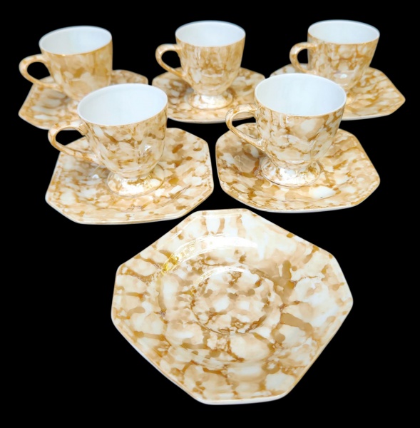 Arte . - CCXCIII - 4 XÍCARAS DE CAFÉ COM PIRES DECORADOS COM F foto 2