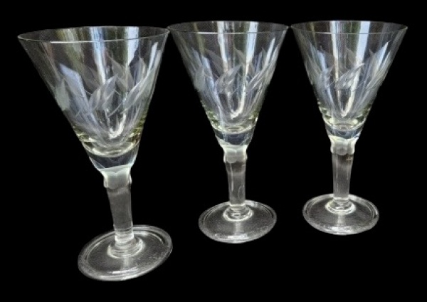 Arte . - CCXXXI - 7 TAÇAS PARA LICOR DECORADOS COM DELICADA LA foto 1