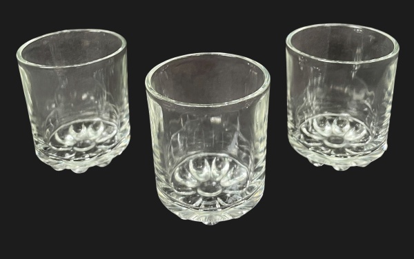Arte . - 2423 - 3 CANECAS DE CHOPP DECORADAS COM RÓTULOS DE CE foto 7