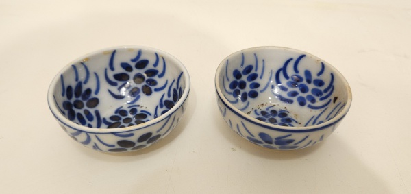 Arte . MAUÁ - Leiteira em porcelana branca, decorada com realc foto 6