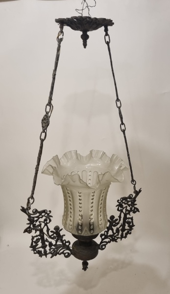 Arte . Lustre para 3 luzes, em bronze, cúpulas em vidro fosco. foto 7
