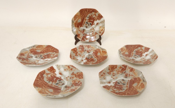 Arte . Lote com 3 miniaturas de canecas, em porcelana. foto 6