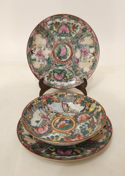 Arte . Lote com 3 miniaturas de canecas, em porcelana. foto 7
