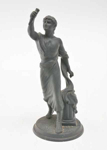Arte . WEDGWOOD- ENGLAND - "Torch bearer", estatueta m foto 3