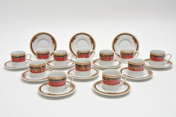 Arte . Serviço para chá em porcelana nacional da marca REAL, m foto 1