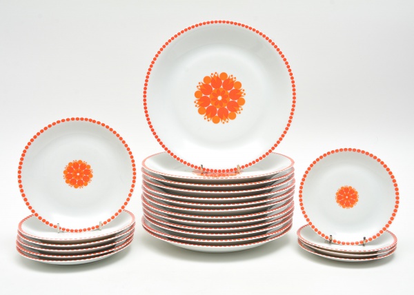 Arte . Três peças em porcelana: forma refratária (5 x 21 cm) , foto 2
