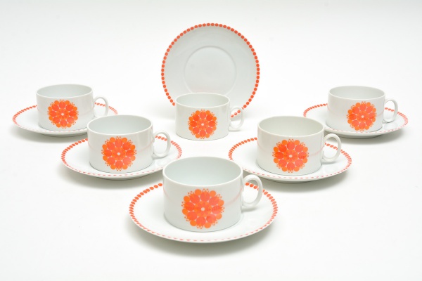 Arte . Três peças em porcelana: forma refratária (5 x 21 cm) , foto 3