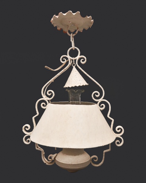 Arte . Luminária de teto, para uma luz, metal pintado na cor b foto 1