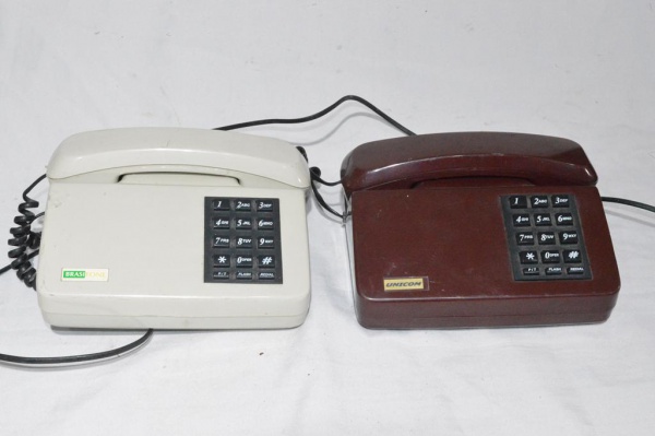 Arte . Aparelho telefônico para mesa da marca romeo , modelo v foto 7