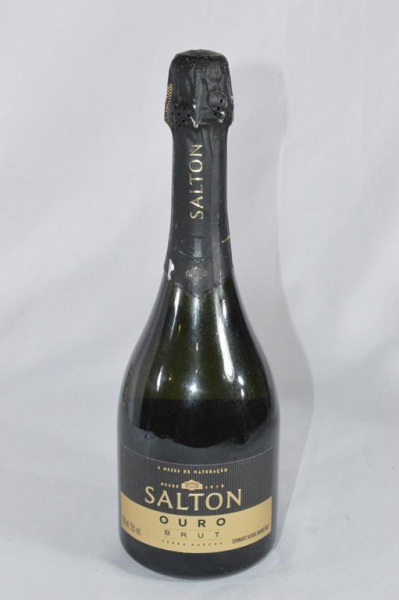 Arte . Espumante brasileiro Salton ouro brut - produzido na Se foto 8