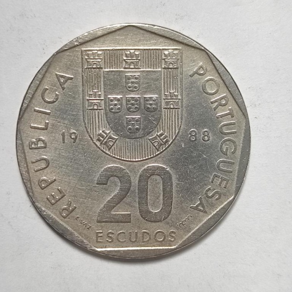 Arte . Duas moedas de 50 Escudos portugueses, datadas de 1987 foto 3