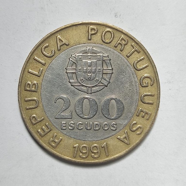 Arte . Moeda de 20 Escudos português, datada de 1988, apresent foto 1
