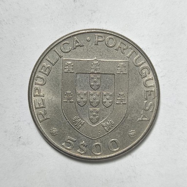 Arte . Cinco moedas de 2,50 Escudos Português datadas de: 1981 foto 1