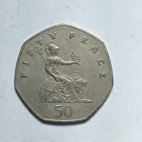 Arte . Cinco moedas de 2,50 Escudos Português datadas de: 1981 foto 7