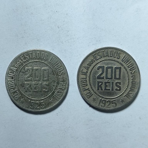 Arte . Duas moedas de 200 Liras Italiana, datadas de 1978. Med foto 7