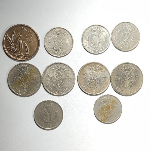 Arte . Oito moedas de Portugal, sendo: quatro de 20 centavos, foto 3