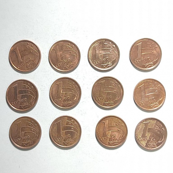 Arte . Duas moedas de 2 new pence do reino unido, datadas de 1 foto 8