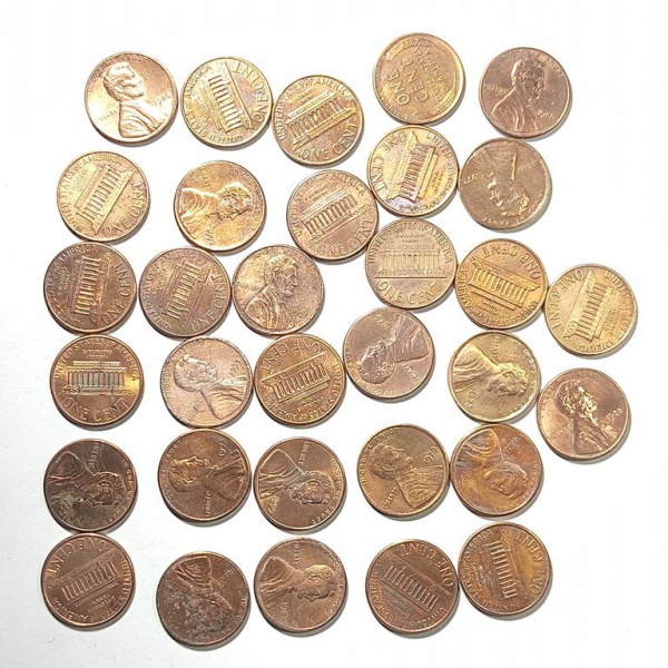 Arte . Doze moedas de 1 penny do reino unido, datadas de 1971, foto 8