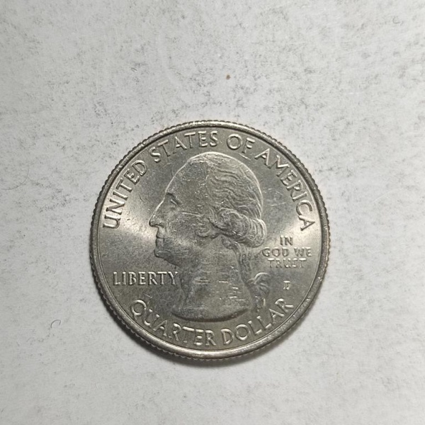 Arte . Moeda americana de 25 centavos de dólar datada de 2000, foto 2