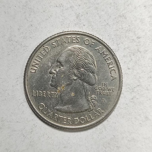 Arte . Moeda americana de 25 centavos de dólar datada de 2000, foto 4