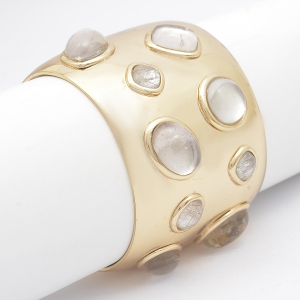 Arte . Pulseira de metal amarelo liso e guilhochado. Articulad foto 3