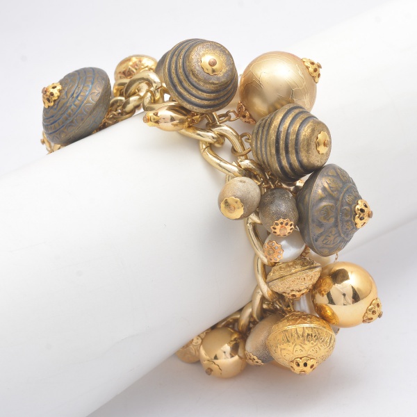Arte . Pulseira de metal amarelo liso e guilhochado. Articulad foto 6