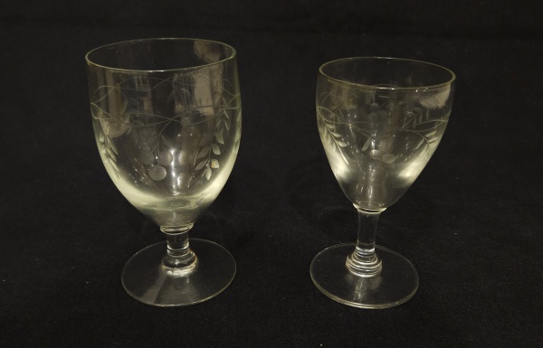 Arte . Vaso em cristal translúcido, com lapidação em baixo rel foto 5